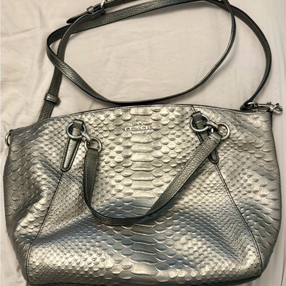 COACH TAUPE METALLIC CROC HANDBAG EUC